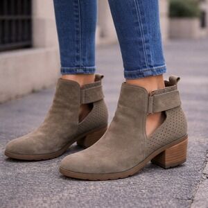 Limited Reef Women's Beige Suede Cutout Voyage Ankle Booties Stacked Heel S6.5
